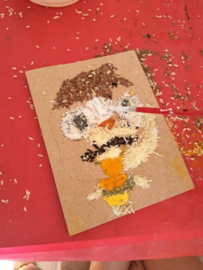 Zajęcia plastyczne - mozaiki z artykułów spożywczych